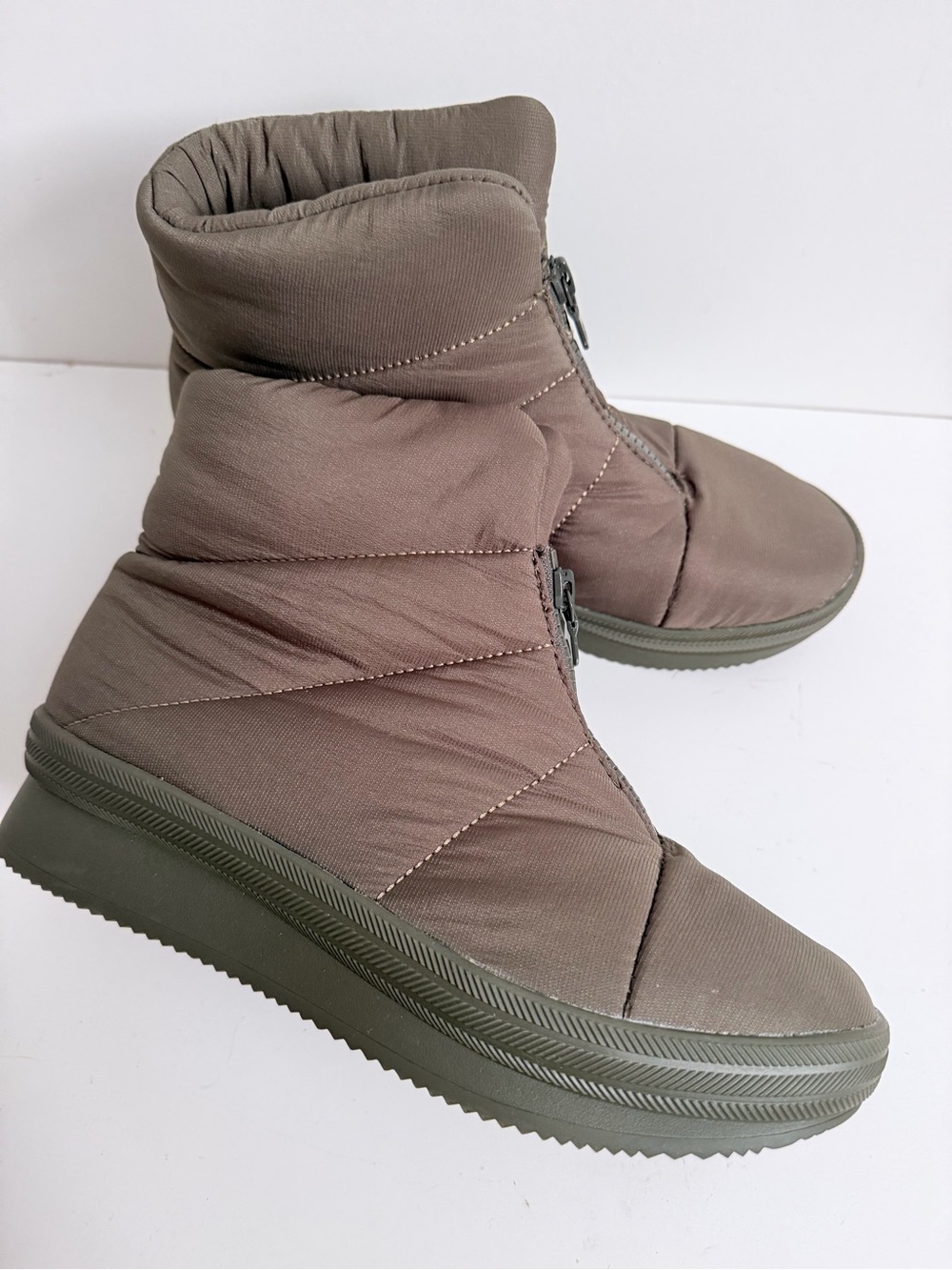 Keds puffer zipped boots sz 7.5